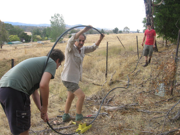 Pipe splitting - Woolshed Thurgoona Landcare Group