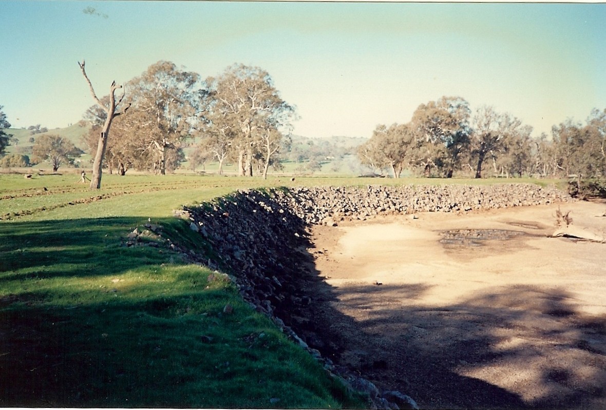 Site 4, rocked site, ripped and fenced, looking upstream (1990) - Woolshed Thurgoona Landcare Group