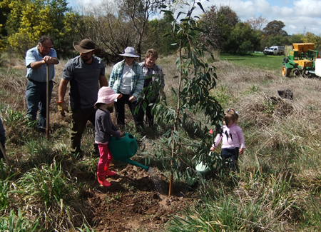Tree planting at the Hume Spillway - Woolshed Thurgoona Landcare Group